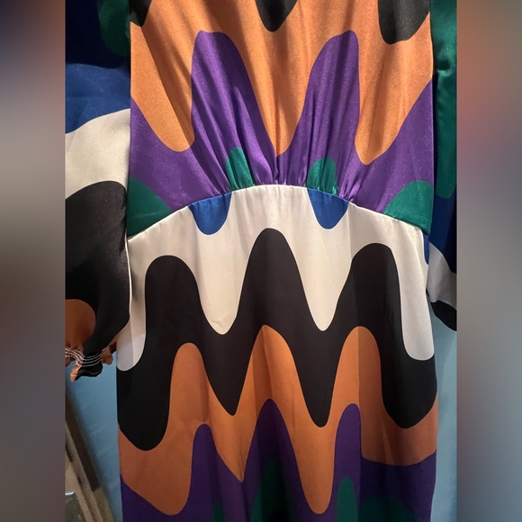 Vilagallo Kara Dress in Giglio in White | Size 44 - Picture 3 of 8